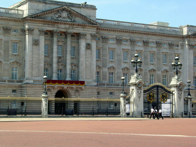 An empty buckingham palace