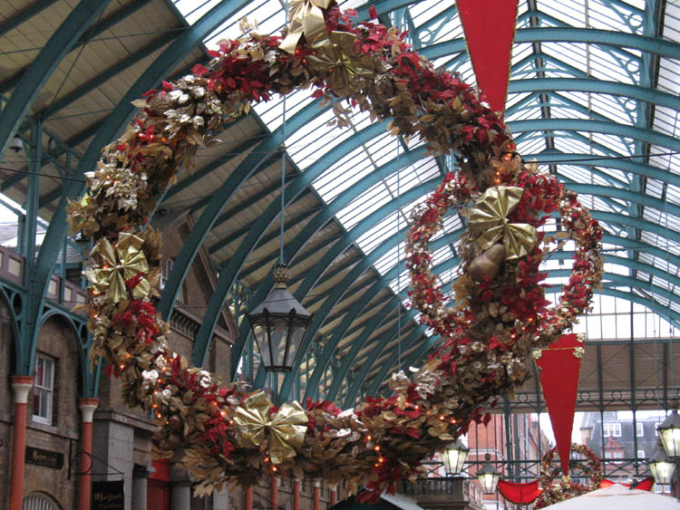 The decorations inside the piazza